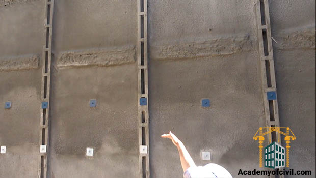 نیلینگ چیست ؟ نیلینگ روشی برای مهار کردن دیواره‌های خاکی گودهای ساختمانی و دیوارهای خاکی کنار راه‌ها به کار برده می‌شود. به این روش میخ گذاری نیز گفته می‌شود. زیرا به وسیله میلگردها دو توده خاک اکتیو و پسیو به یکدیگر دوخته می‌شوند. 