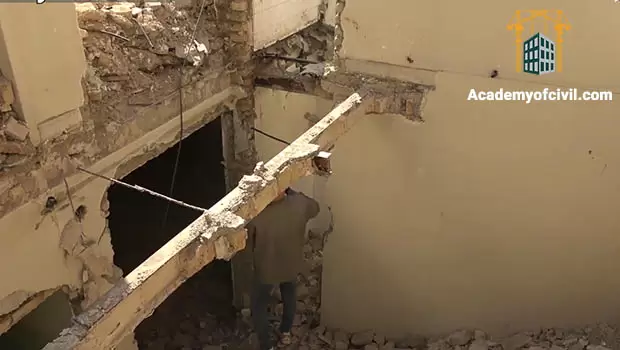 تخریب ساختمان با روش دستی